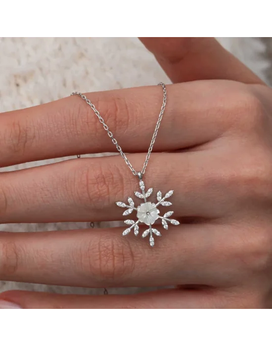 Gümüş Manolya Çiçeği Kar Tanesi Kadın Kolye