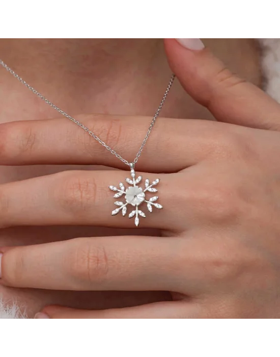 Gümüş Manolya Çiçeği Kar Tanesi Kadın Kolye