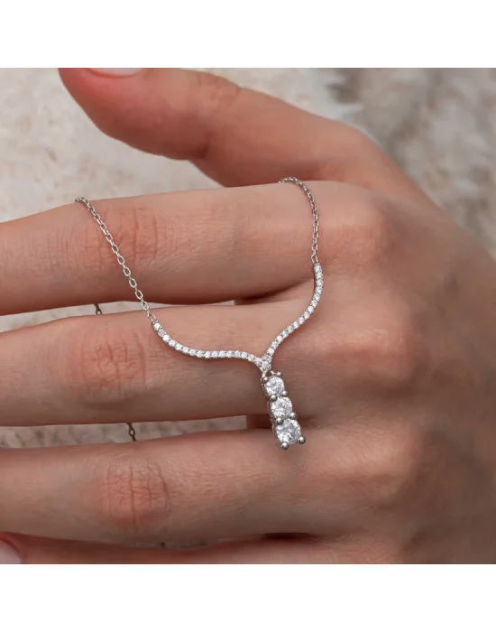 Gümüş Üç Taşlı V Model Kadın Kolye