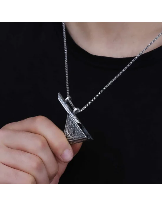 Gümüş Üçgen İçi Açılabilen Tuğra Muskalık Kolye