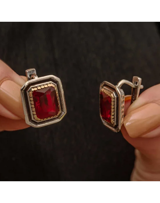 Gümüş Yakut Taşlı Otantik Kadın Küpe