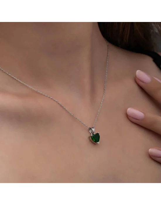 Gümüş Yeşil Taşlı Kalpli Kadın Kolye