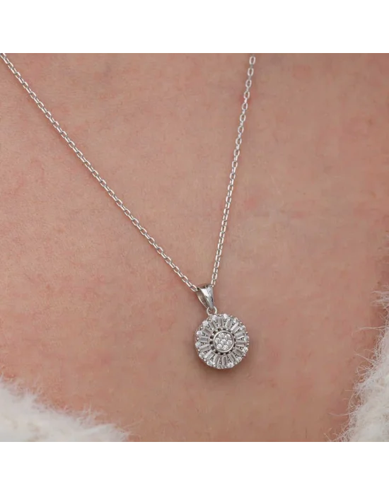 Gümüş Zirkon Taşlı Yuvarlak Kadın Kolye