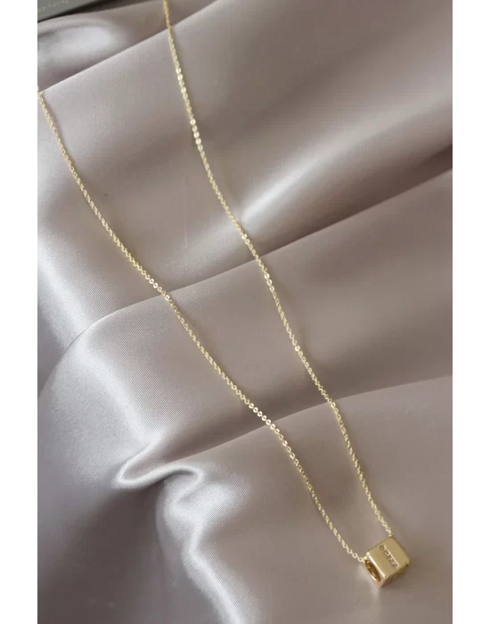 Küp Model Gold Renk Zirkon Taşlı İ Harfli Kolye