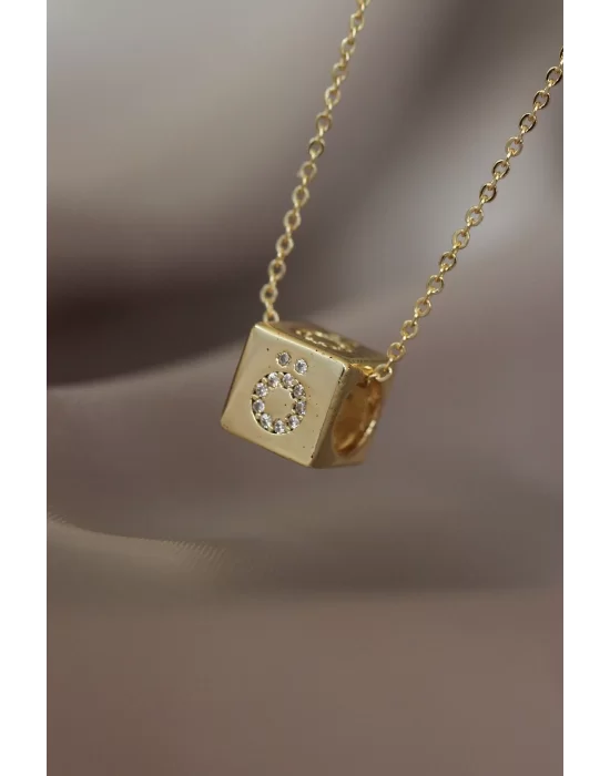 Küp Model Gold Renk Zirkon Taşlı Ö Harfli Kolye