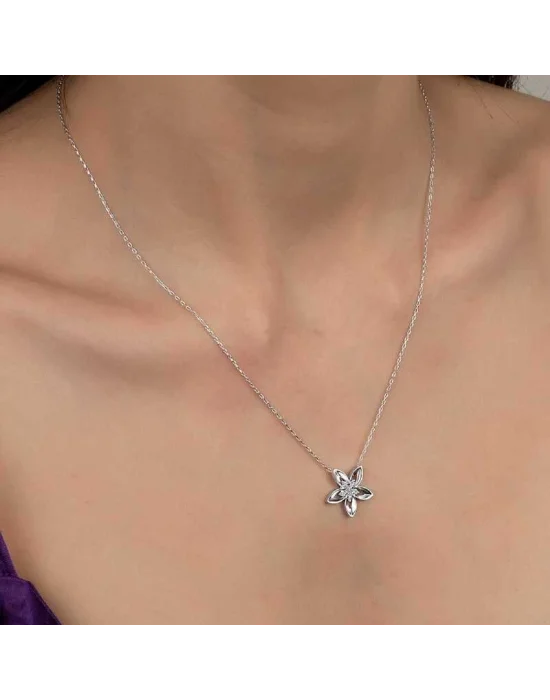 Swarovski Taşlı Gümüş Çiçek Bayan Kolye