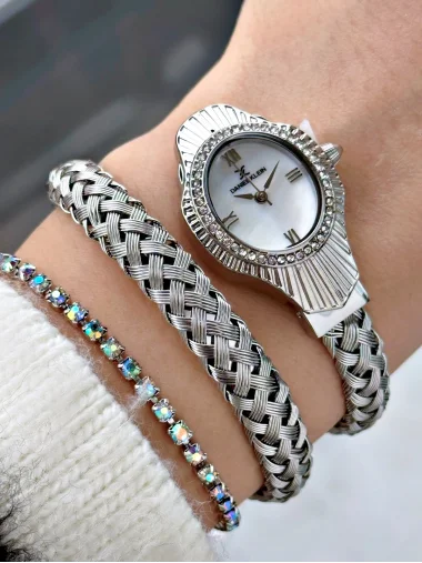 Daniel Klein Premium Yılan Model Dolamalı Kadın Kol Saati 23 mm