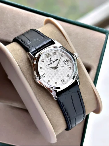 Daniel Klein Siyah Deri Kordon Kadın Kol Saati 29 mm
