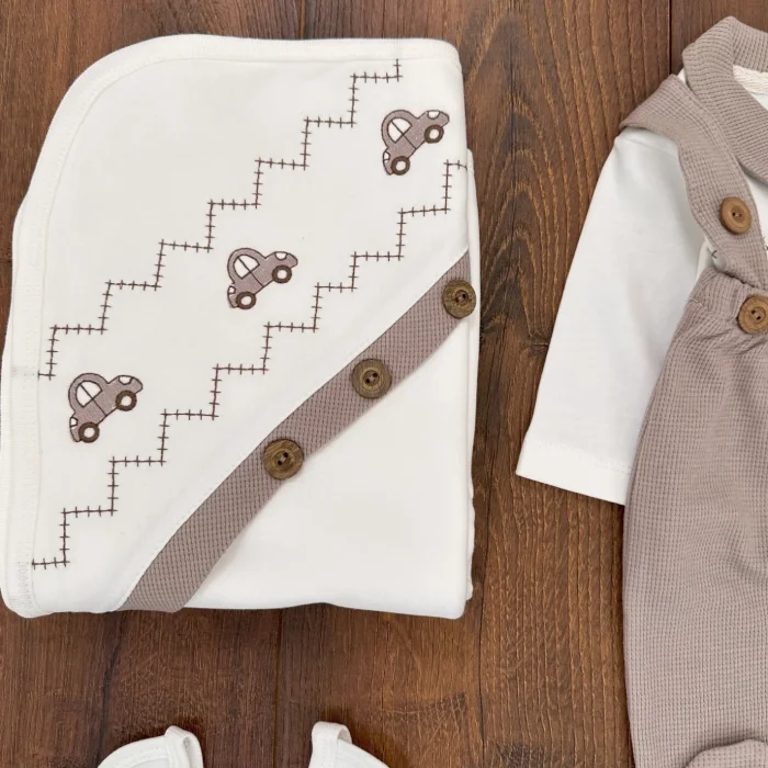 Araba Desenli Papyonlu 10 Parça Erkek Bebek Hastane Çıkışı Kutulu %100 Pamuk