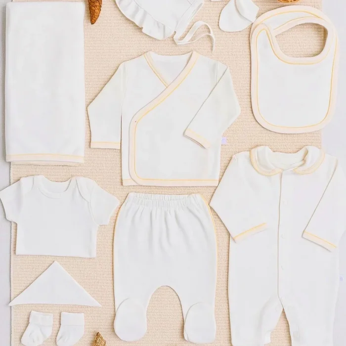 Çizgi Desenli 10 Parça Kutulu Kız Bebek Hastane Çıkış Seti