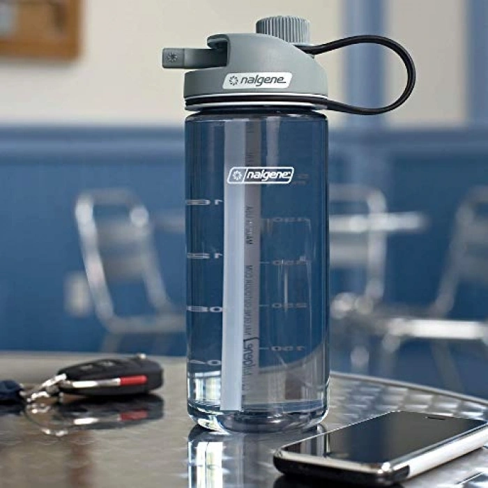 0.6 Litre Kapasiteli Kırmızı Renk Unisex İçecek Şişesi