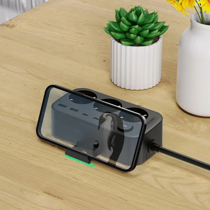 3’lü Priz + 4 USB (2 Type-C + 2 USB-A) Çoklayıcı | Duvara Monte Edilebilir, Aç/Kapa Anahtarı, Akım & Kısa Devre Koruma, Yüksek Güç Destekli Çoklu Priz