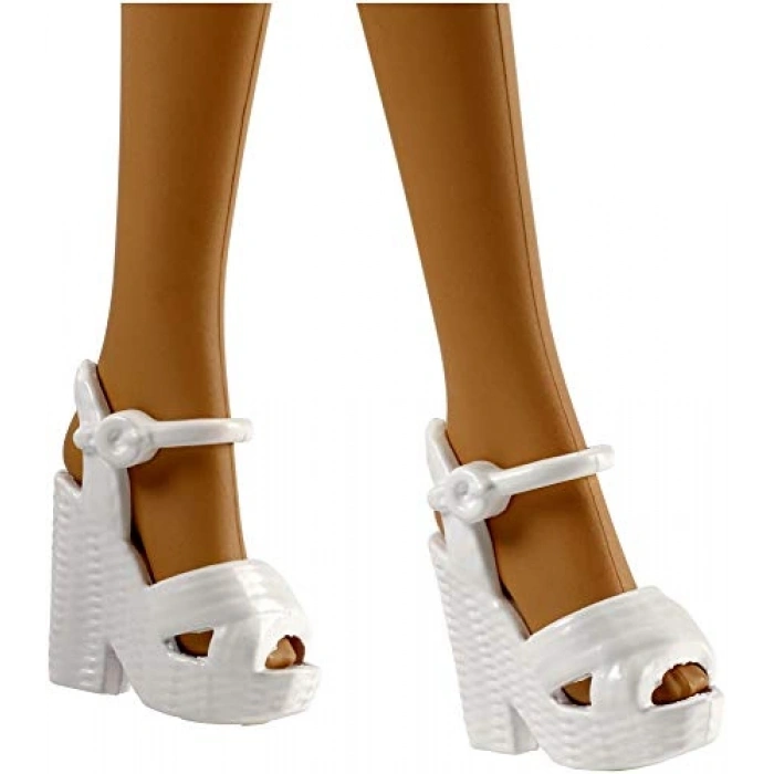 Barbie Bebek ve Aksesuarları ile Eğlenceli Moda Deneyimi