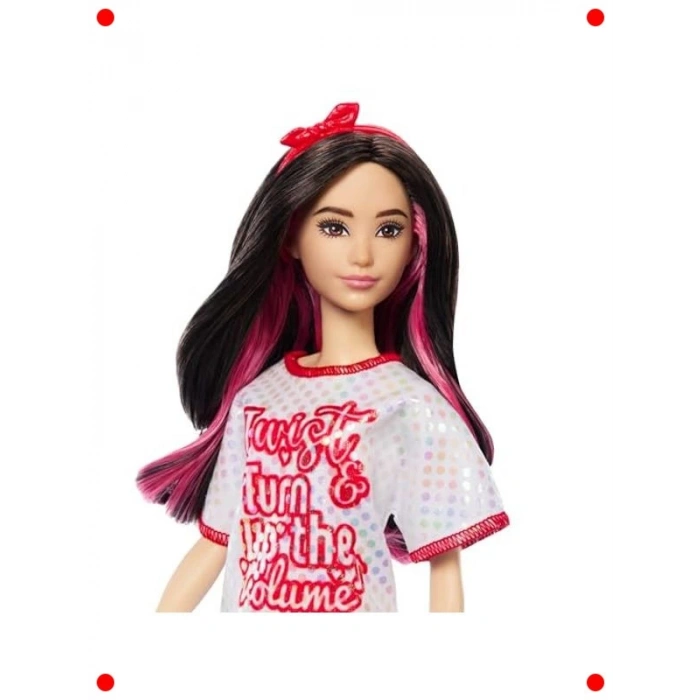 Beyaz Tişört Elbiseli Moda Bebek Figürü