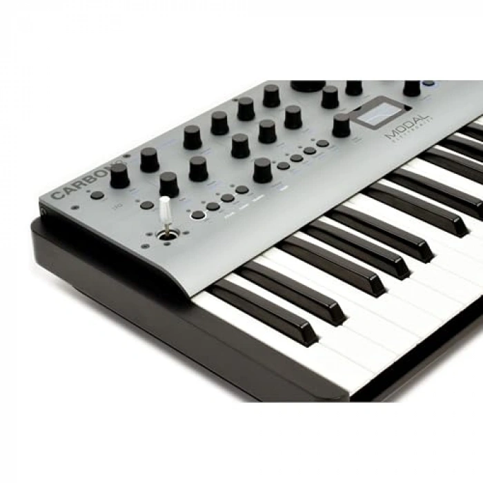 Carbon8 Sentezleyici