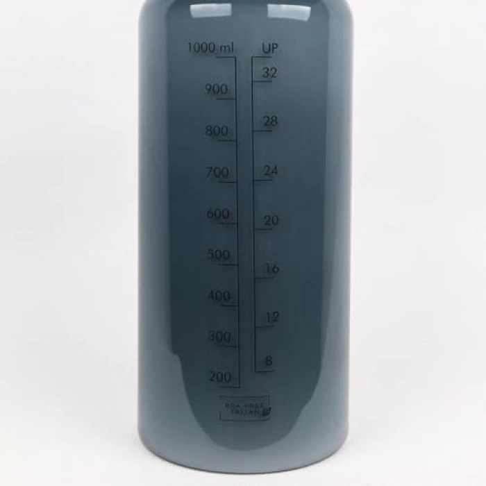 Dayanıklı ve hafif 1.1 litre Tritan matara ile ideal kullanım