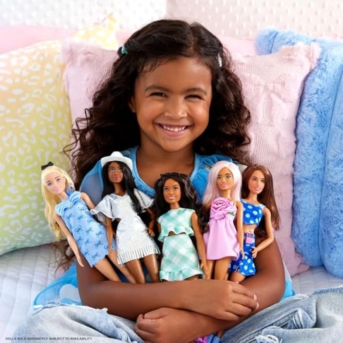 Fiyonklu Elbiseli Barbie Bebek, Şık Tasarımı ile Eğlenceli Oyun