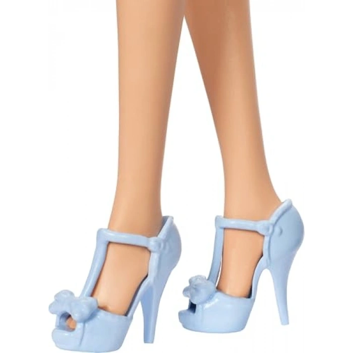 Fiyonklu Elbiseli Barbie Bebek, Şık Tasarımı ile Eğlenceli Oyun