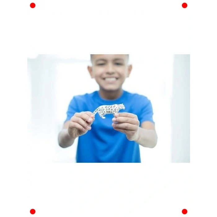 Gerçekçi Kar Leoparı Figürü