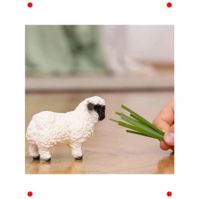 Gerçekçi Siyah Burunlu Koyun Figürü