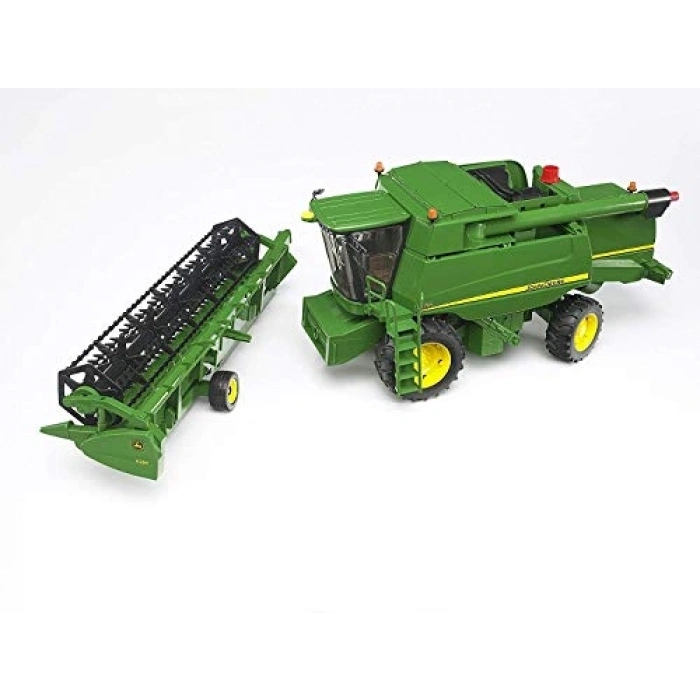 - John Deere Biçerdöver Ölçekli Model