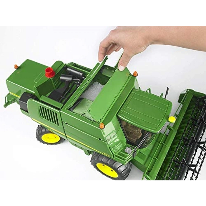 - John Deere Biçerdöver Ölçekli Model