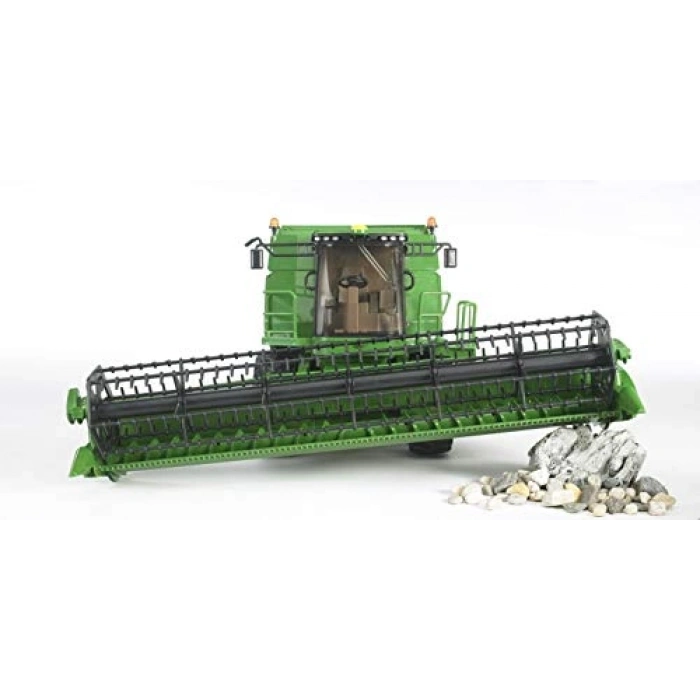 - John Deere Biçerdöver Ölçekli Model