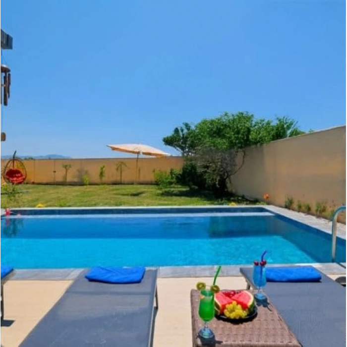 Krem Renkli Çit Filesi, 2 M x 4 M Ölçülerde %95 Görüntü Kesme Özelliği