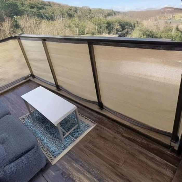 Krem Renkli Çit Filesi, 2 M x 4 M Ölçülerde %95 Görüntü Kesme Özelliği