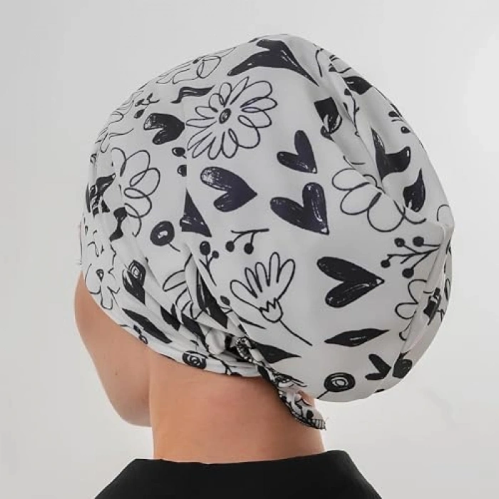 Lastikli ve Bağlamalı Beyaz Kalp Desenli Kadın Bone