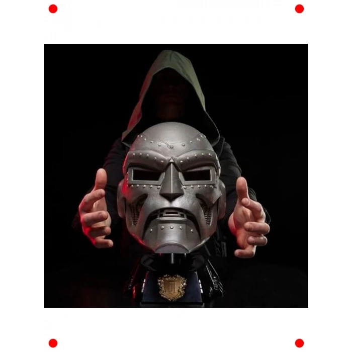 Premium Doktor Doom Rol Yapma Kaskı Yetişkin