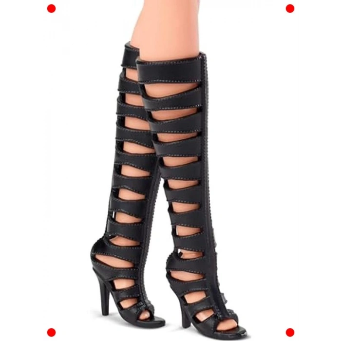 Şık Siyah Elbiseli Koleksiyon Bebek Figürü