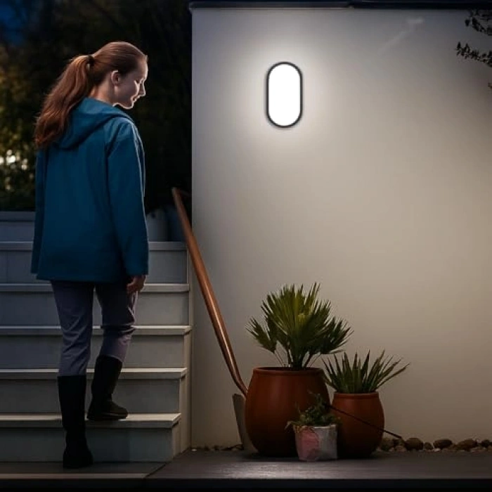 Siyah IP65 Oval LED Tavan Lambası, 1500 Lümen Beyaz Işık