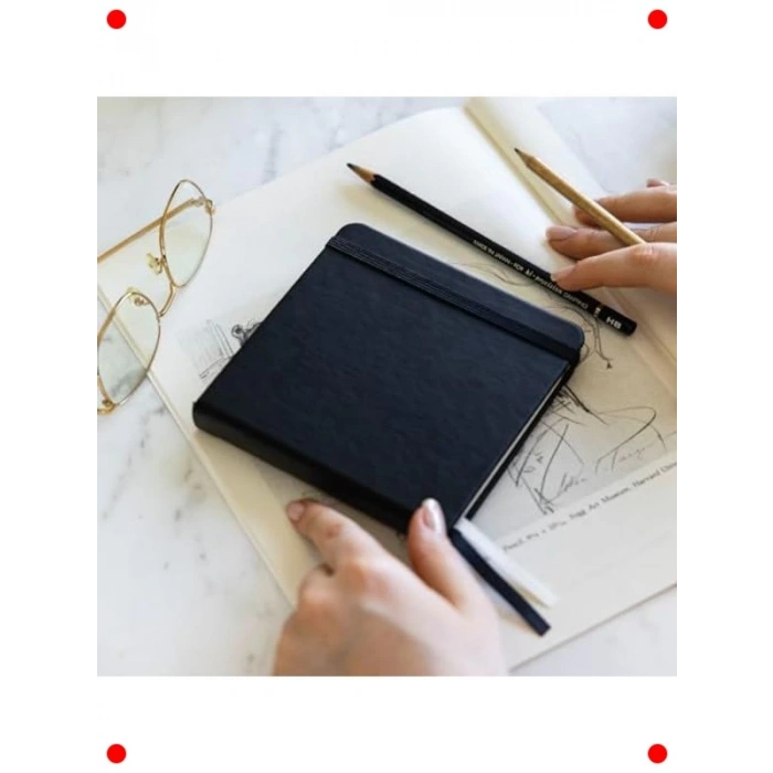 Siyah Sert Kapak Eskiz Defteri - 12x12 cm, 80 Yaprak, 140 gr