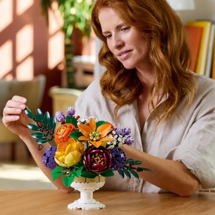 Yapay Çiçekler İçeren Koleksiyonluk Model Yapım Seti