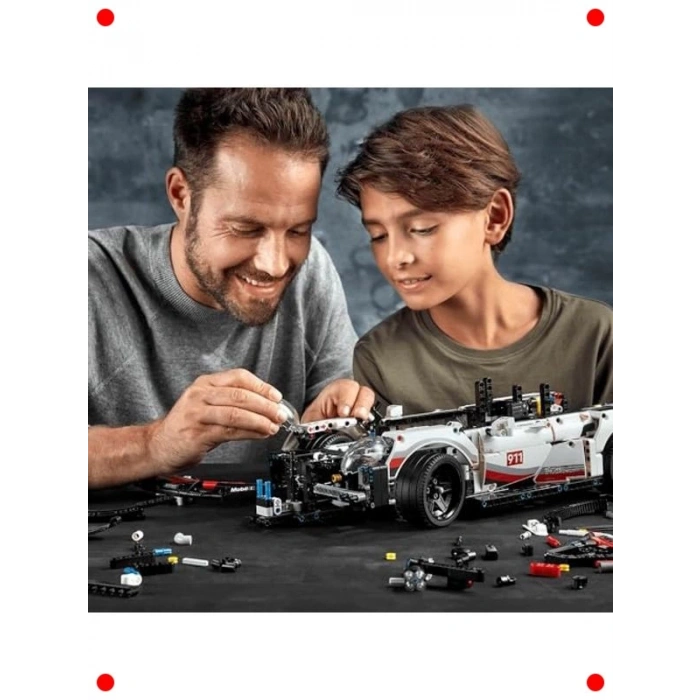 Yüksek Detaylı Yarış Arabası Yapım Kiti (1580 Parça)