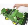 - John Deere Biçerdöver Ölçekli Model