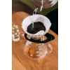 Siyah camdan yapılmış Hario V60 02 dripper, kahve severler için