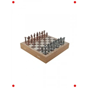 Antik Temalı Metal Satranç Takımı ve Sandıklı Tahta