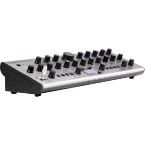 Carbon8M Sentezleyici