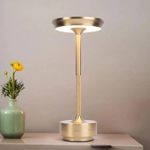 Dimmerli Metal Kasa Masa Lambası, 3 Renkli Işık Seçeneği