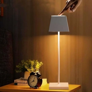 USB Şarjlı Modern Masa Lambası - 38 cm, Çok Amaçlı