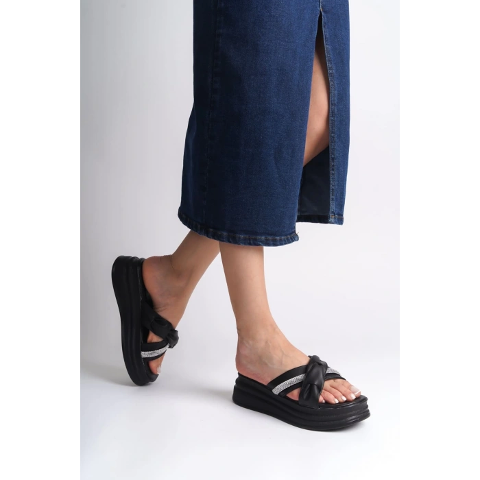 CLARA Düz Topuklu Kurdele Desenli Taşlı Kalın ve Ortopedik Taban Kadın Terlik  CST - Siyah