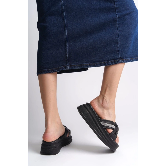 CLARA Düz Topuklu Kurdele Desenli Taşlı Kalın ve Ortopedik Taban Kadın Terlik  CST - Siyah