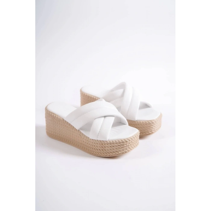 JOYMIX Dolgu Topuklu Ortopedik Taban Hasır Görünümlü Kadın Terlik CKT - Beyaz