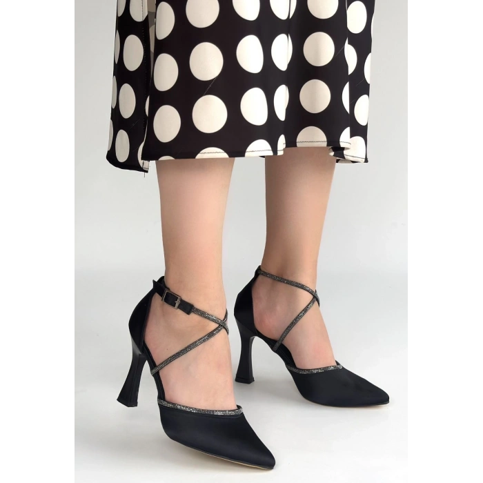 Kanji Siyah Saten Topuklu Ayakkabı