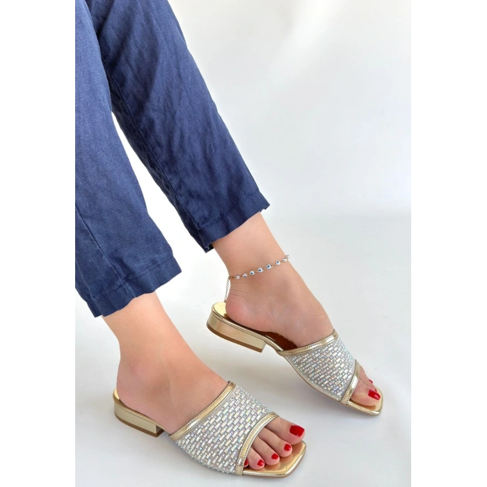 Ortu Gümüş Cilt İşlemeli Terlik