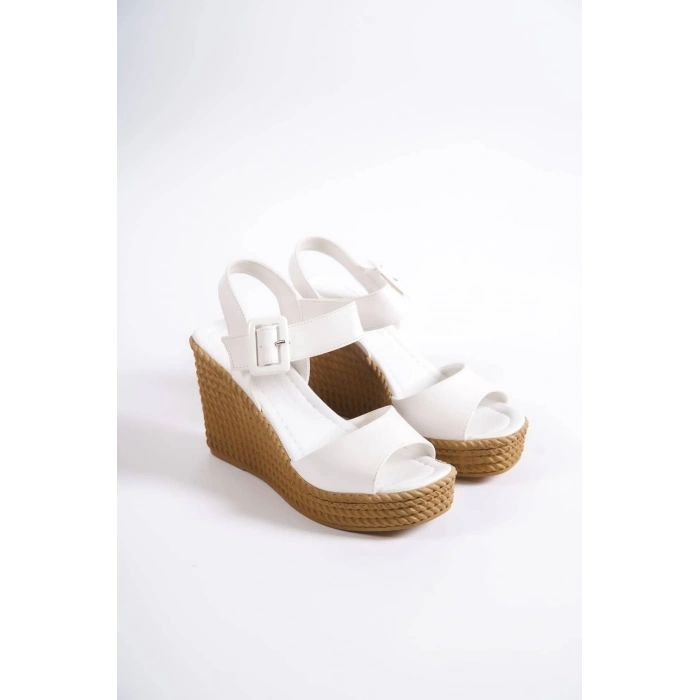 PERLA Tokalı Lastikli Dolgu Topuklu Ortopedik Taban Hasır Görünümlü Kadın Sandalet CKT - Beyaz