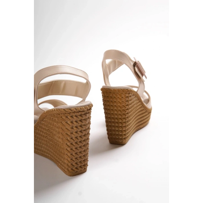 PERLA Tokalı Lastikli Dolgu Topuklu Ortopedik Taban Hasır Görünümlü Kadın Sandalet CKT - Ten