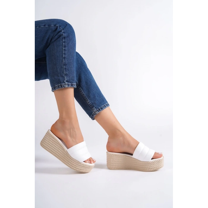 REINA Dolgu Topuklu Ortopedik Taban Hasır Görünümlü Kadın Terlik CKT - Beyaz